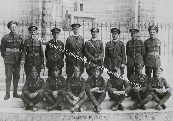 WORLD WAR 1 ARMY GROUP WITH CHAPLAINS